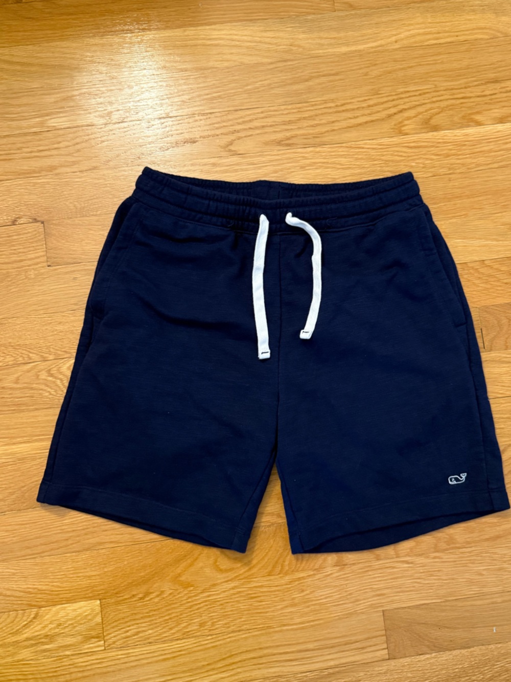 Vineyard Vines Navy Shorts w/White Drawstring, cotton never worn, m size small